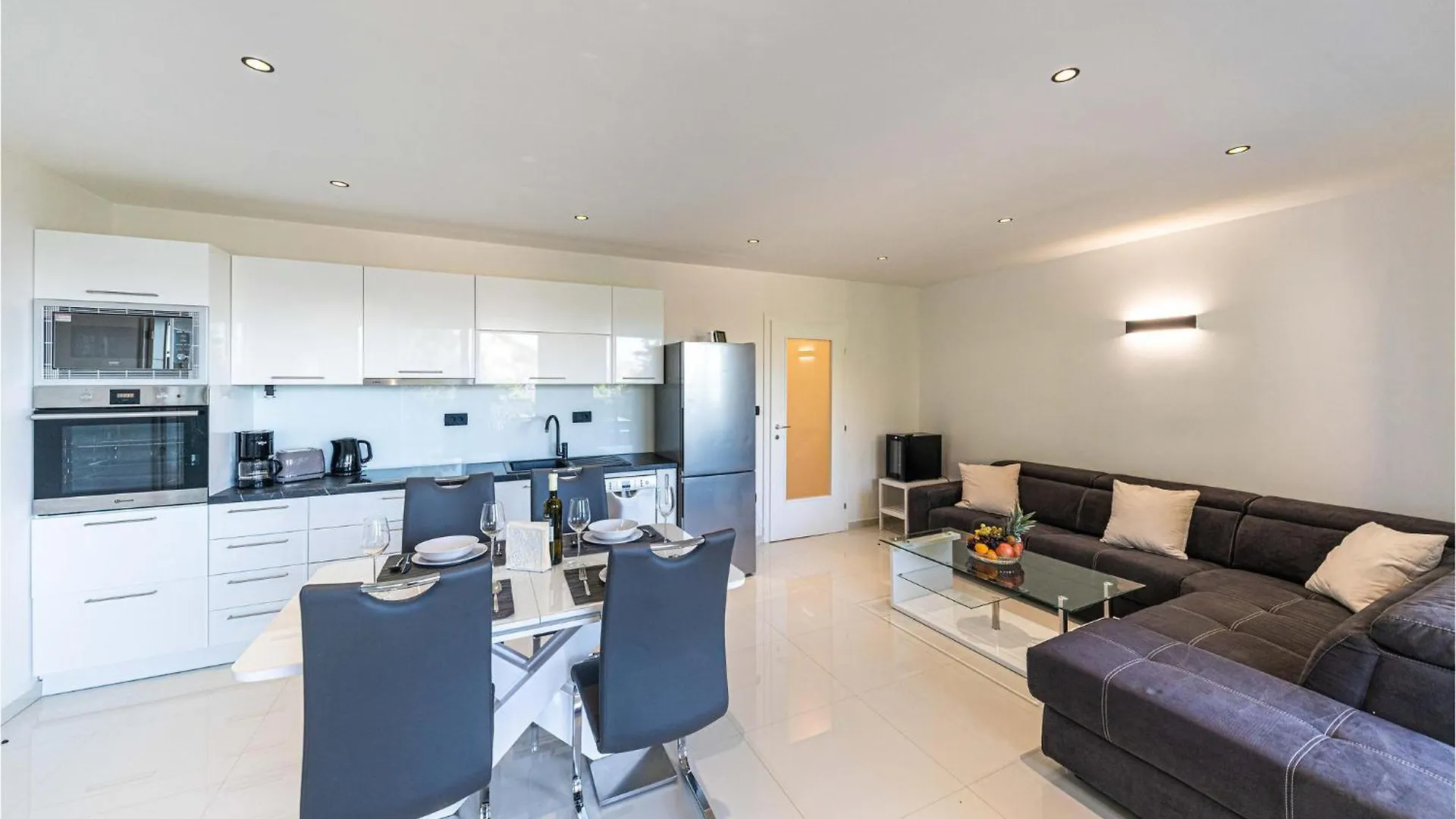 Beautiful Apartment In Seget Donji With Kitchen Trogir