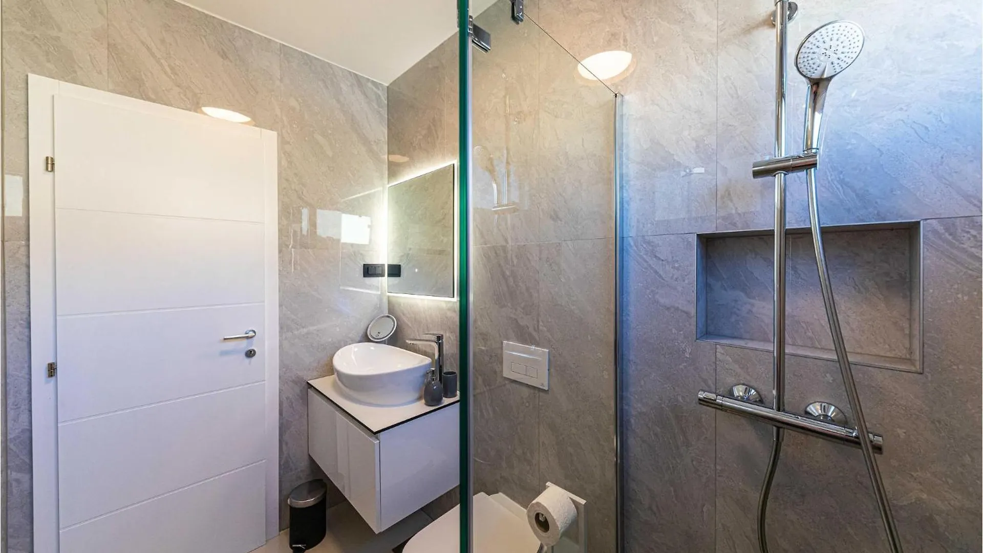Beautiful Apartment In Seget Donji With Kitchen Trogir