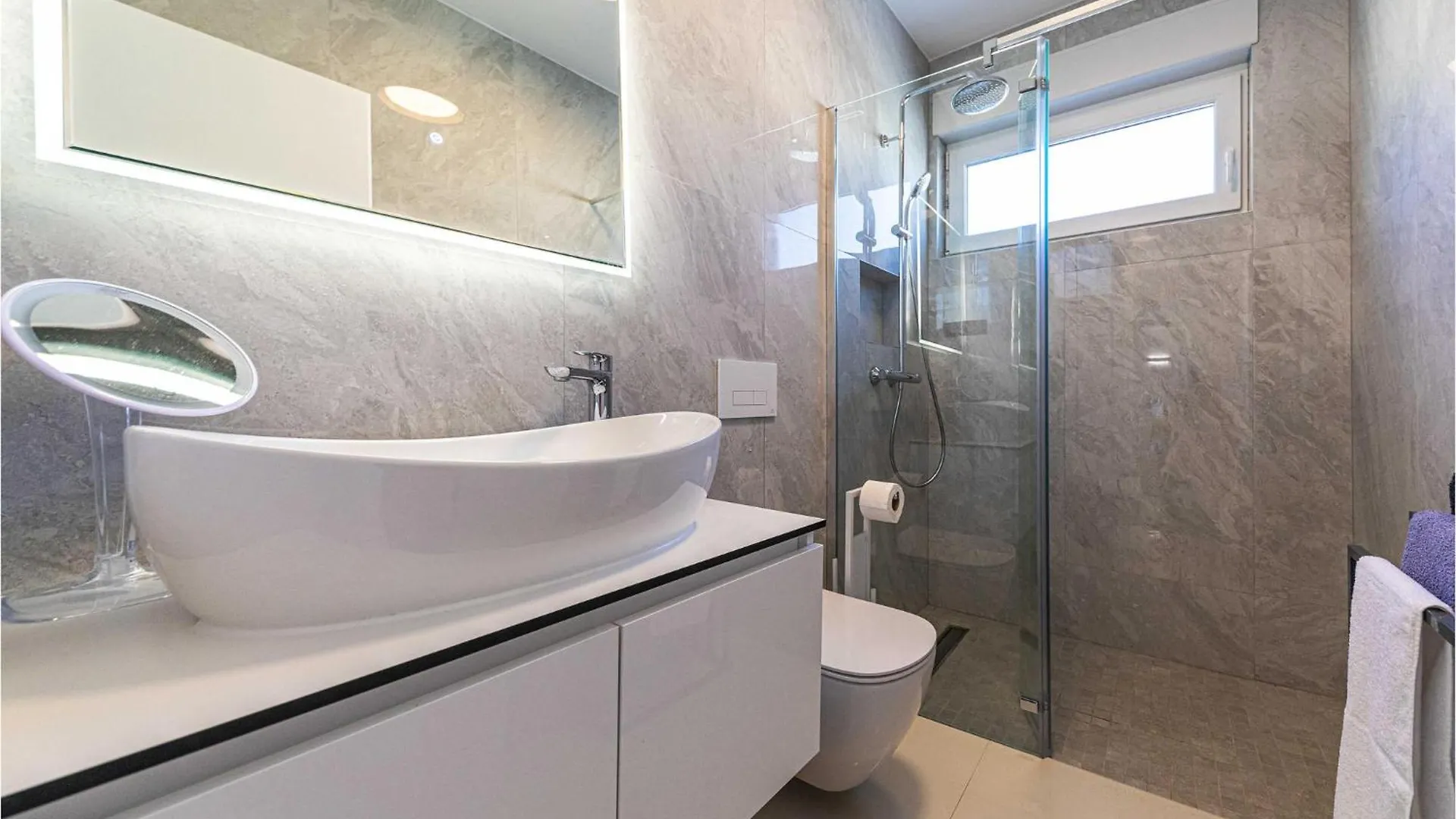 Beautiful Apartment In Seget Donji With Kitchen Trogir
