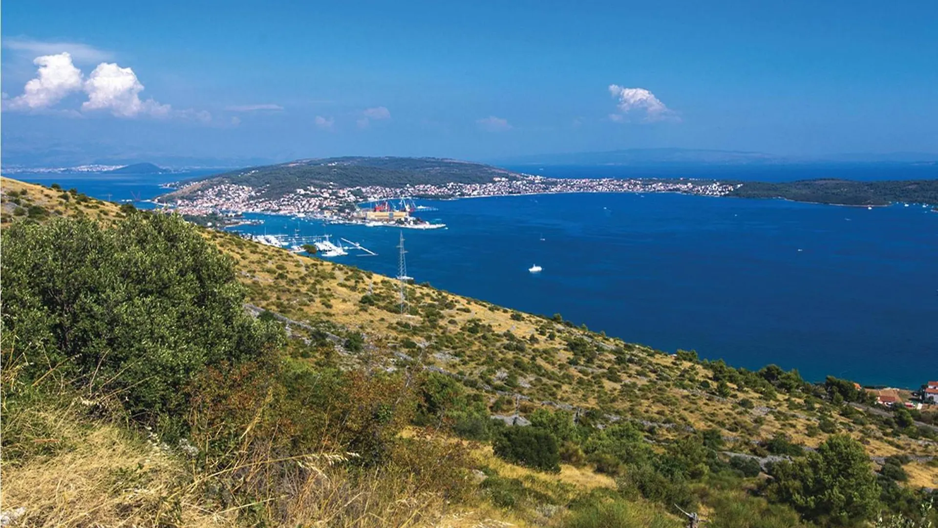 Beautiful Apartment In Seget Donji With Kitchen Trogir