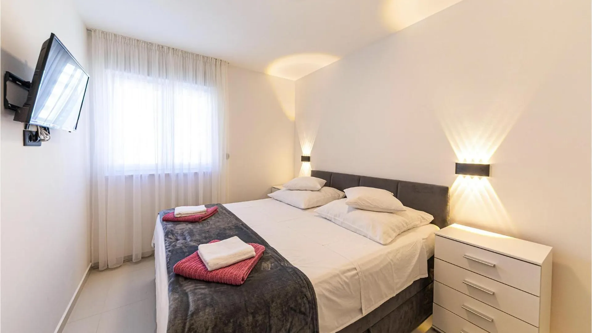 Beautiful Apartment In Seget Donji With Kitchen Trogir